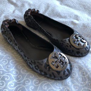 NEW 7.5 Tory Burch Reva metallic cheetah / pewter
